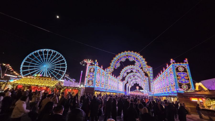 Wer aufs Riesenrad oder eine andere Achterbahn will, der muss bis zu 13 Pfund hinblättern.