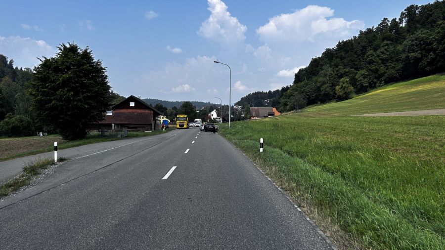 Beide Fahrerinnen wurden bei der Kollision verletzt.
