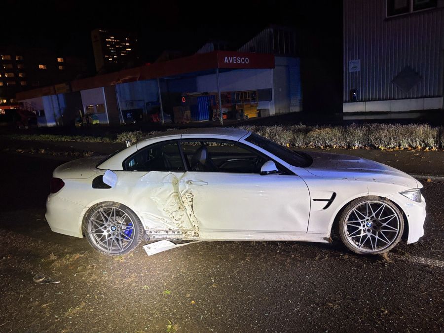 Am Auto entstand Totalschaden.