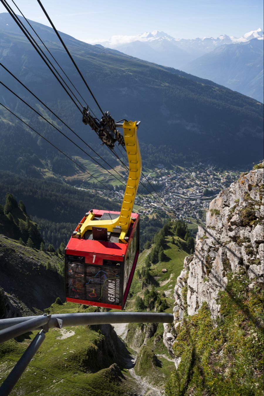 Wegen Staus auf dem Klettersteig auf das Daubenhorn verpasste ein Mann die letzte Talfahrt. (Archivbild)