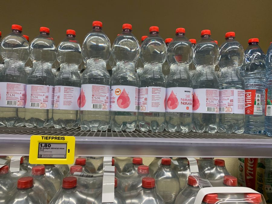 Auch das Mineralwasser ohne Kohlensäure hat das sogenannte Rebranding schon hinter sich.