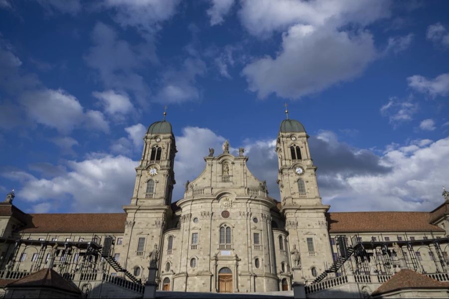 Der Marstall im Kloster Einsiedeln sieht sich mit schweren Vorwürfen konfrontiert.