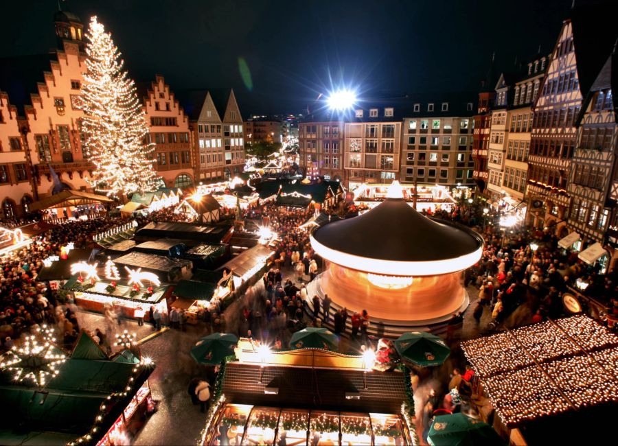 Der Weihnachtsmarkt in Frankfurt am Main (D) lockt jedes Jahr Millionen Besucherinnen und Besucher an.