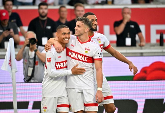 Bundesliga: Der VfB Stuttgart feiert gegen Dortmund einen Heimsieg. Bundesliga