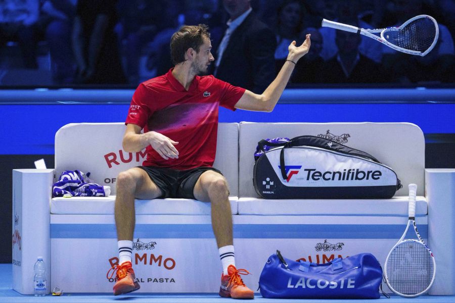 Daniil Medwedew verliert bei den ATP Finals in Turin die Nerven.