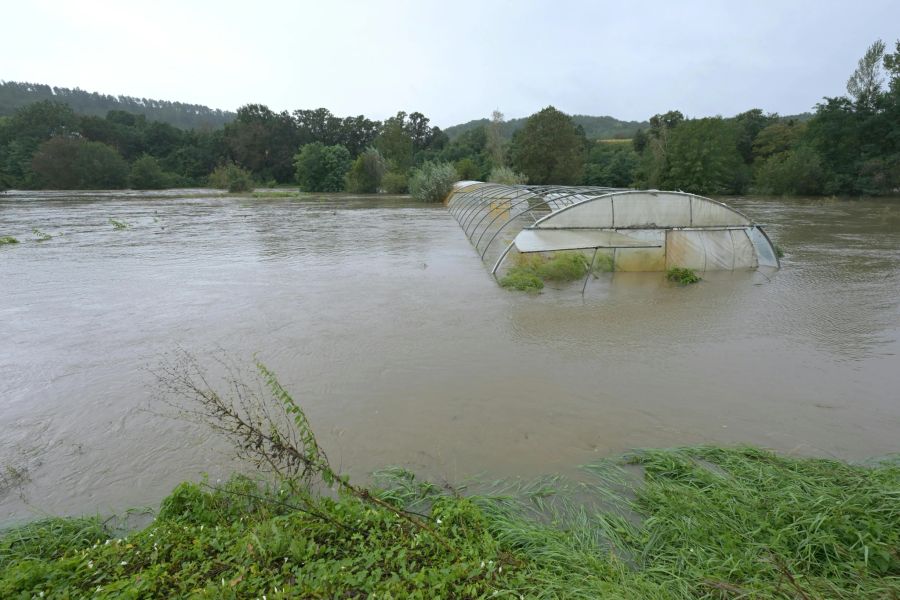 Aufgrund der starken Niederschläge ist Sonntagfrüh, 15. September 2024 ganz Niederösterreich zum Katastrophengebiet erklärt worden. Im Bild: Ein überflutetes Gewächshaus in Plank am Kamp, aufgenommen am Sonntag, 15. September 2024.