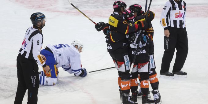 Der EV Zug muss gegen den SC Bern erneut als Verlierer vom Eis. EV Zug