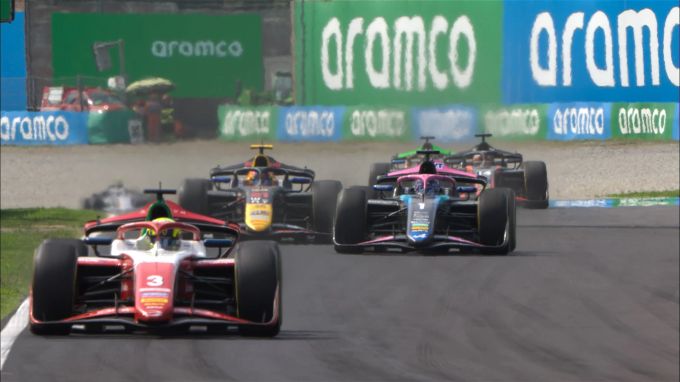 Oliver Bearman vor Victor Martins beim Formel-2-Sprint in Monza. Oliver Bearman Formel 2