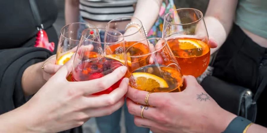 «Aperol Spritz ist vom Modedrink zum Alltagsgetränk geworden», sagt Thomas Neumeyer von Männer.ch.