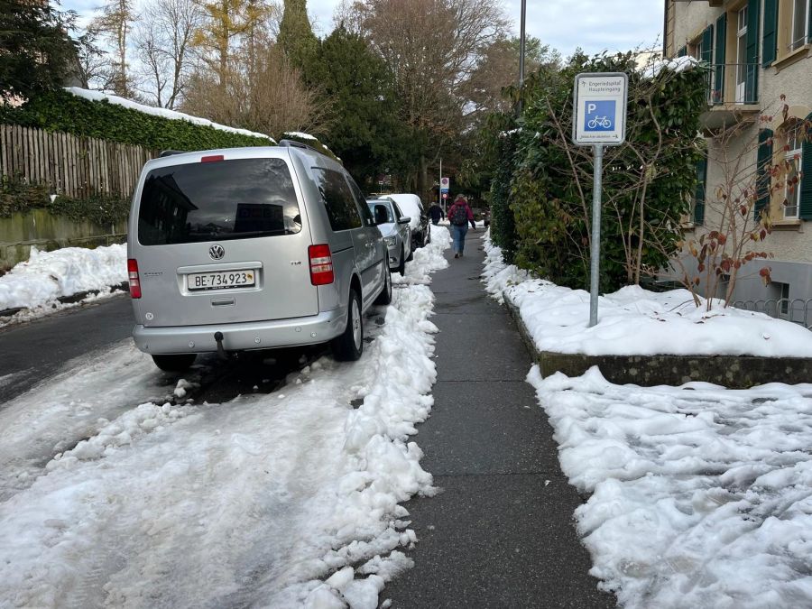 Auch Strassenparkplätze beim Engeriedspital sind betroffen – sehr zum Ärger eines Arztes, der sich um seine älteren Patienten sorgt.