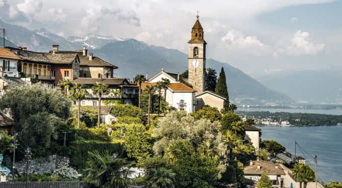Niemand bezweifelt mehr die Zugehörigkeit des Tessins zur Schweiz. Im Bild: Kirche von Ronco sopra Ascona über dem Lago Maggiore. Ronco sopra Ascona