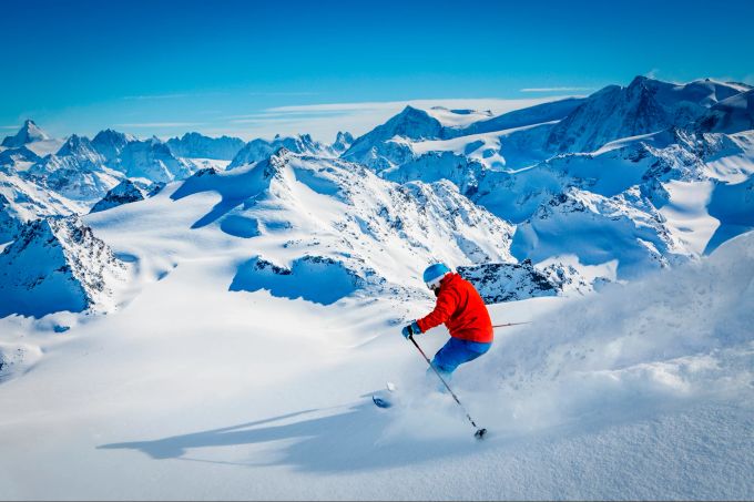 Skifahren ist in der Schweiz in den Ferien sehr beliebt. Bedeutendere Schneemengen gibts im Wallis und im Berner Oberland.