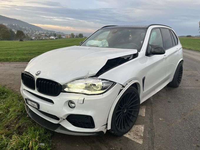 Mitfahrer verletzt.