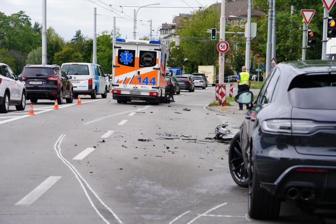 Unfall am Bahnhof Tiefenbrunnen