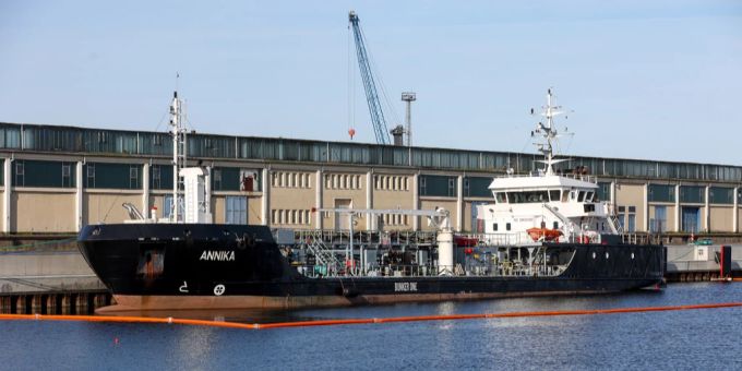 Taucher finden keine Schäden am Rumpf des Tankers «Annika» Tankers «Annika»