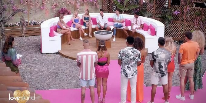 «Love Island» 2021: Die neuen Couples mischen die Karten neu. Love Island