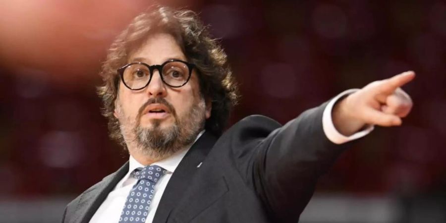 Zufrieden mit dem Erfolg der Bayern im Spiel gegen Panathinaikos Athen :Trainer Andrea Trinchieri. Foto: Tobias Hase/dpa
