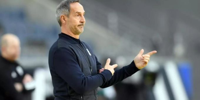 Frankfurts Trainer Adi Hütter hält sich bei der Titelfrage zurück. Foto: Arne Dedert/dpa Frankfurts Trainer Adi Hütter hält sich bei der Titelfrage zurück. Foto: Arne Dedert/dpa