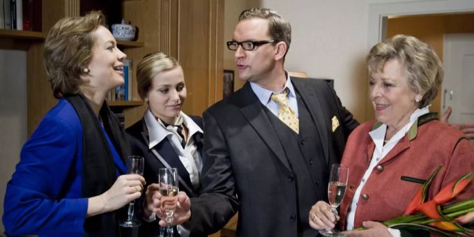 Christian Kahrmann (2. v. r.) in einer Szene der beliebten Serie «Lindenstrasse». lindenstrasse christian kahrmann