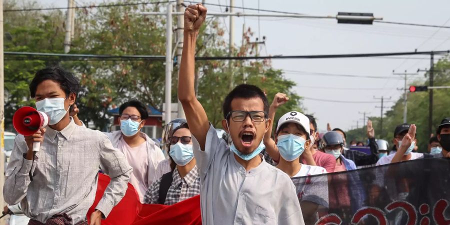 Protest against military coup in Mandalay