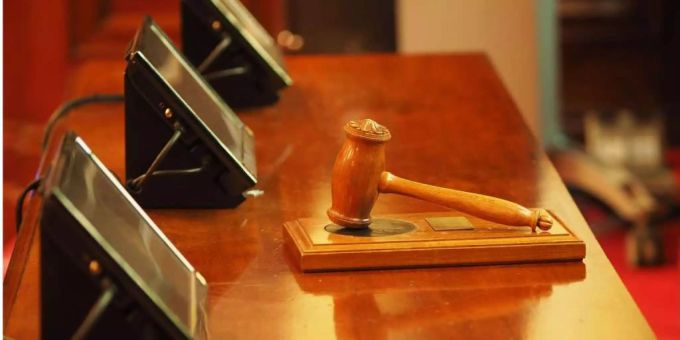 Ein Mann steht vor Gericht, weil er mit falschen Angaben einen Corona-Kredit erhalten hat. Dietikon