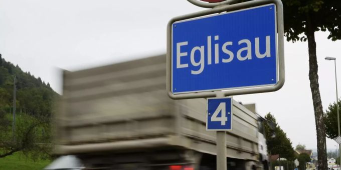 Ortsschild von Eglisau. Ortsschild von Eglisau.