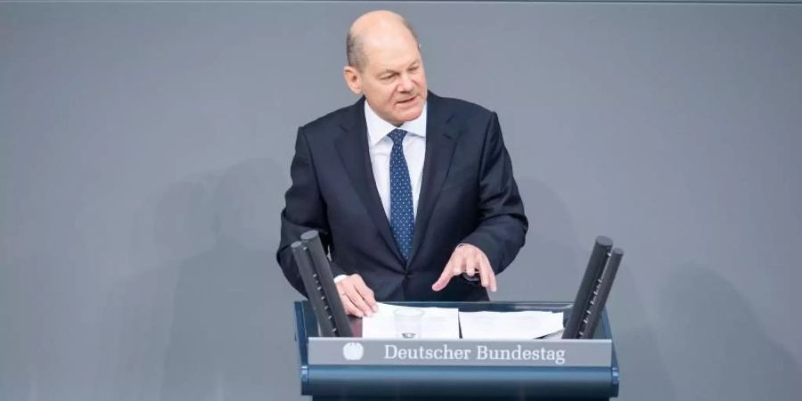 Olaf Scholz (SPD), Bundesfinanzminister, spricht im Bundestag. Thema ist die Verabschiedung des Nachtragshaushaltes. Foto: Christophe Gateau/dpa