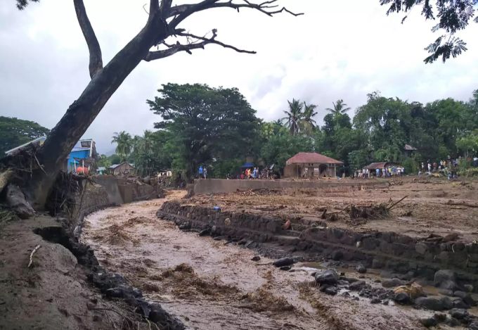 Die Extremwetterbedingungen sorgen in Indonesien für erstaunliche Bilder. Indonesien