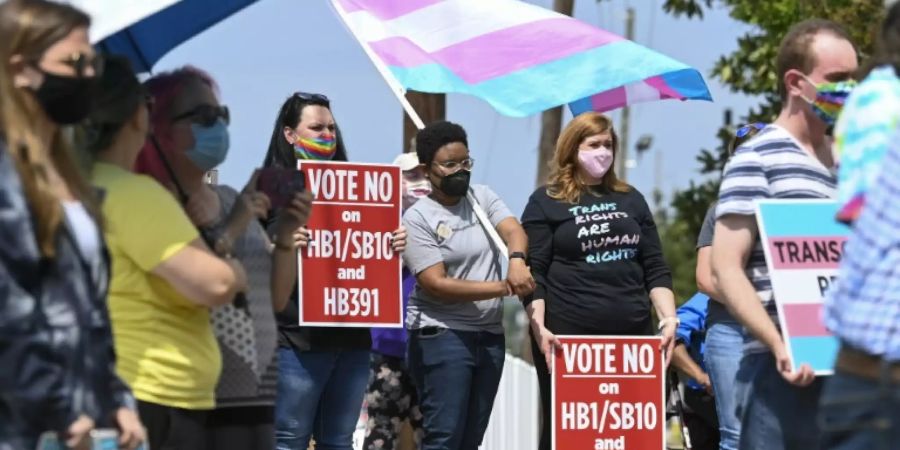 Protest gegen geplantes Anti-Transgender-Gesetz in Alabama