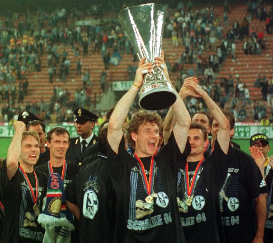 Die Schalker gewinnen 1997 den Uefa-Cup.