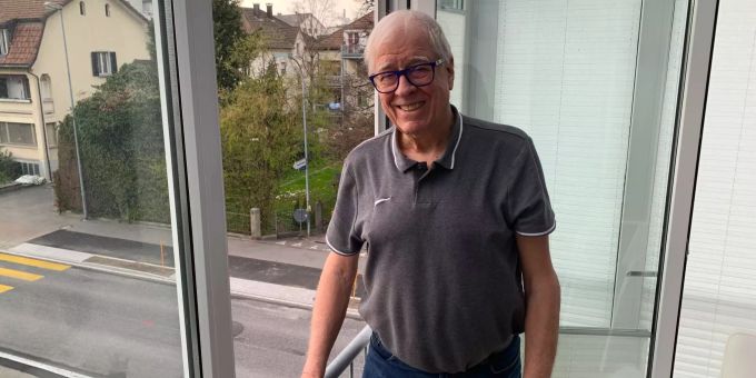 Schläft fünf Monate neben einer Nachtbaustelle: Anwohner Hans Peter Rathgeb. Nachtbaustelle Hans Peter Rathgeb