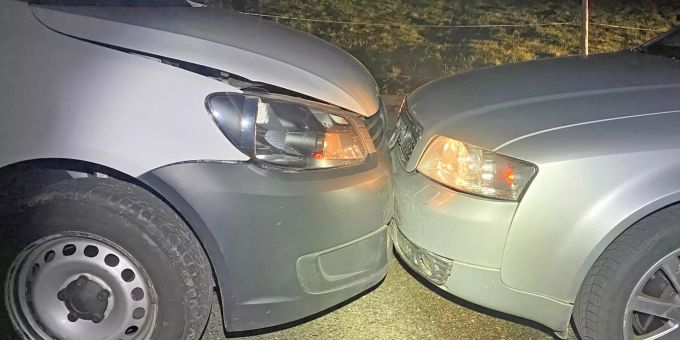 Der Lieferwagenfahrer musste durch den Rettungsdienst ins Spital gebracht werden. Unfall