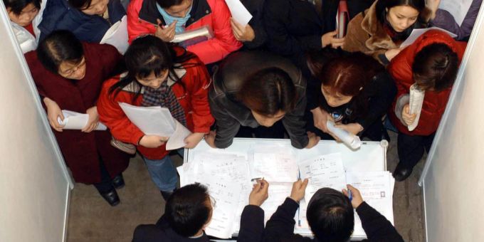 Derzeit sind in China zahlreiche junge Erwachsenen auf Job-Suche. (Archivbild) job