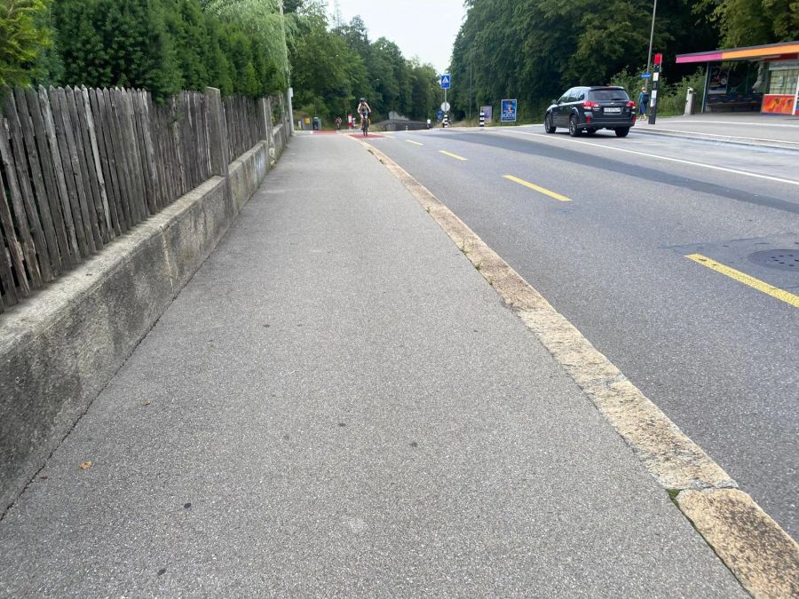 An der Hauptstrasse zwischen Bern und Köniz gibt es einen Velostreifen.