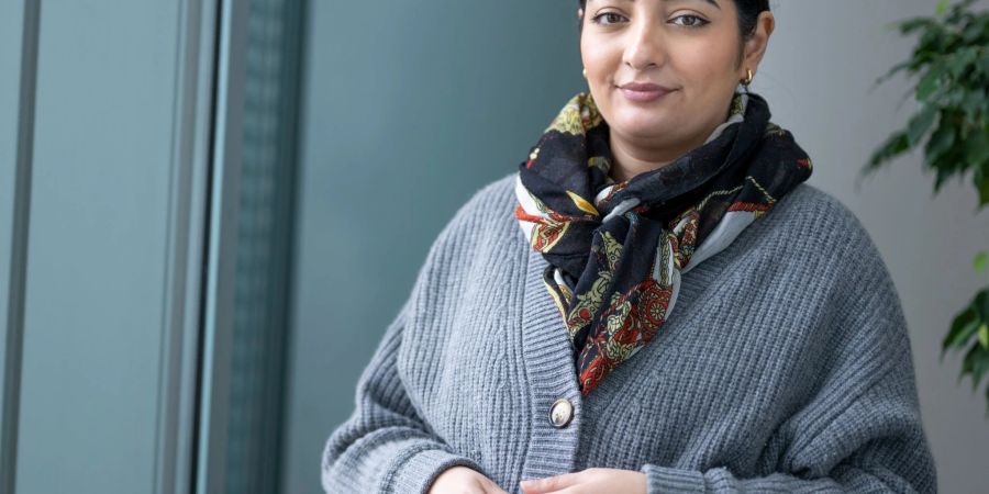 Reem Alabali-Radovan, die Integrationsbeauftragte der Bundesregierung, aufgenommen bei einem Interview im Bundeskanzleramt.