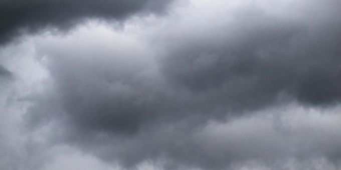 Dunkle Wolken vor einem Wetterumschwung. (Archivbild) Dunkle Wolken vor einem Wetterumschwung. (Archivbild)