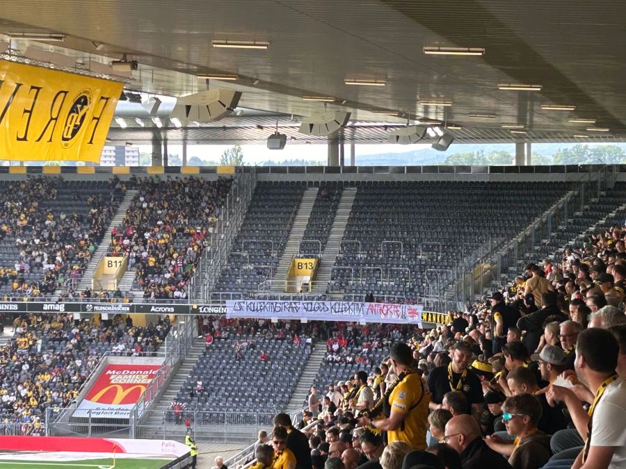 Es ist ein Protest gegen Kollektivstrafen der Liga. Hintergrund: Beim Spiel St.Gallen gegen Luzern vom Sonntag sind keine Gästefans zugelassen.