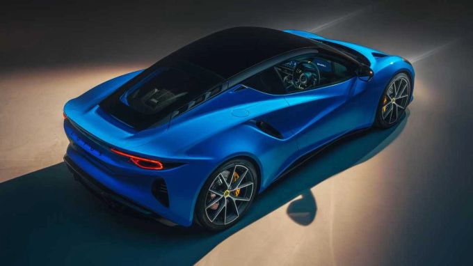 Die hinreissenden Formen eines kompakten Mittelmotorsportlers wird es in dieser Form von Lotus so schnell nicht mehr geben 2023 Lotus Emira 360