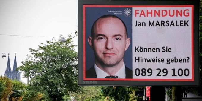 Ein Fahndungsfoto von Jan Marsalek. Marsalek Wirecard Brief