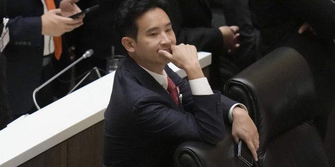 Pita Limjaroenrat verfehlte die notwendige Mehrheit als Ministerpräsident Thailands. pita thailand