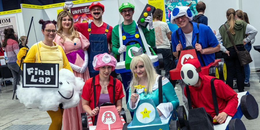 Eine Gruppe von Fans des Nintendo-Spiels Mario Kart.