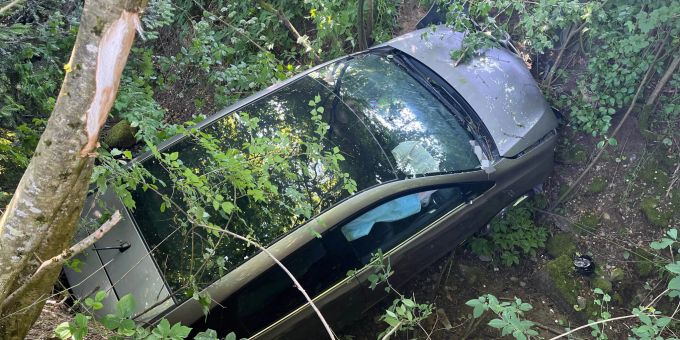Waldkirch: Auto nach Selbstunfall in Bachbett gelandet in Bachbett gelandet