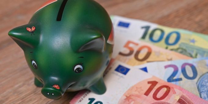 Während der Pandemie hatten viele Menschen mehr Geld übrig als in normalen Zeiten. Während der Pandemie hatten viele Menschen mehr Geld übrig als in normalen Zeiten.