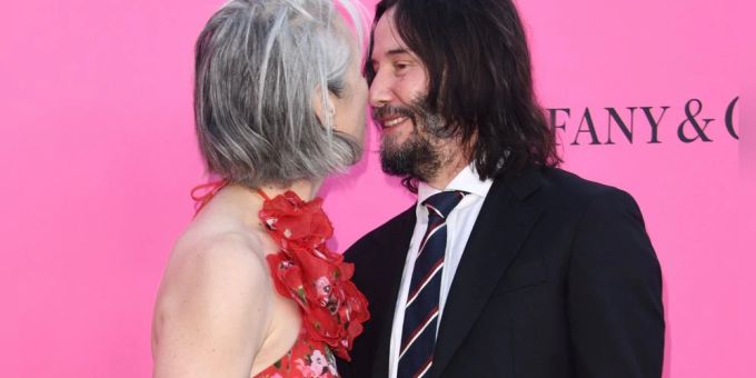 Auf dem roten Teppich - Keanu Reeves zeigt sich schwer verliebt