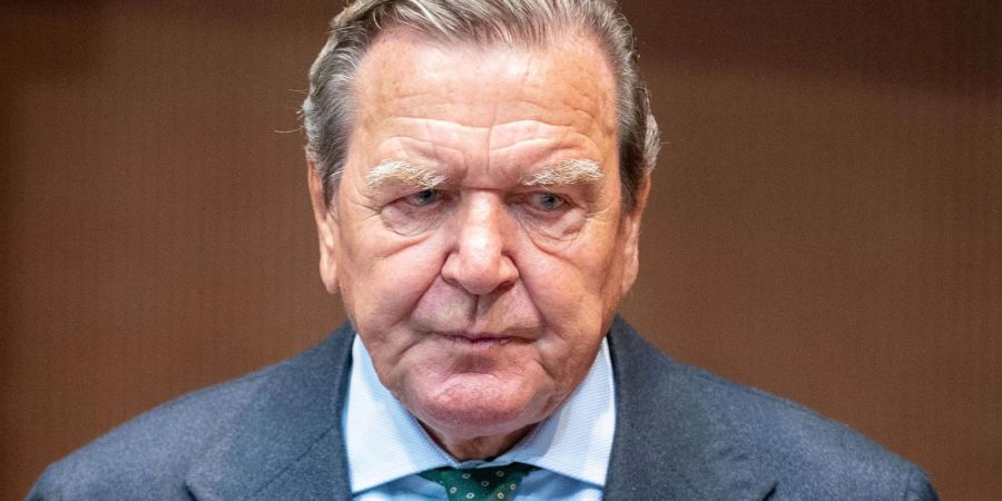 Altkanzler Gerhard Schröder (SPD) steht wegen seiner Nähe zu Kremlchef Wladimir Putin weiterhin in der Kritik.