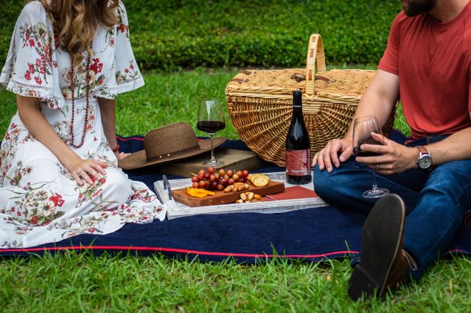 Das erste gemeinsame Date war auf dem Rasen im Park? Leben Sie es als Ritual wieder auf! Date Rasen Park Ritual