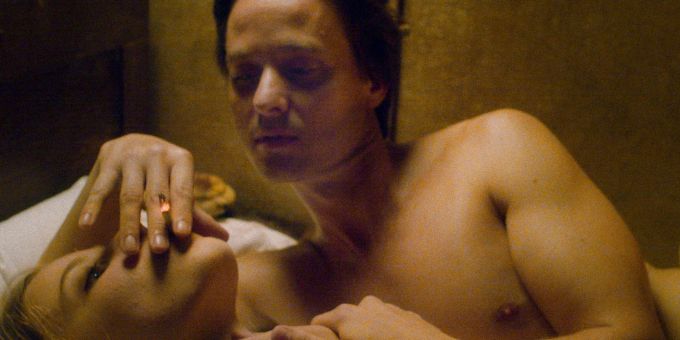 Zwischen Fabian (Tom Schilling) und Cornelia (Saskia Rosendahl) entwickelt sich eine Liebe. Zwischen Fabian (Tom Schilling) und Cornelia (Saskia Rosendahl) entwickelt sich eine Liebe.