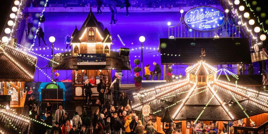 Die Fussball-WM und die Weihnachtsmarkt-Saison fallen dieses Jahr auf die gleiche Zeit.