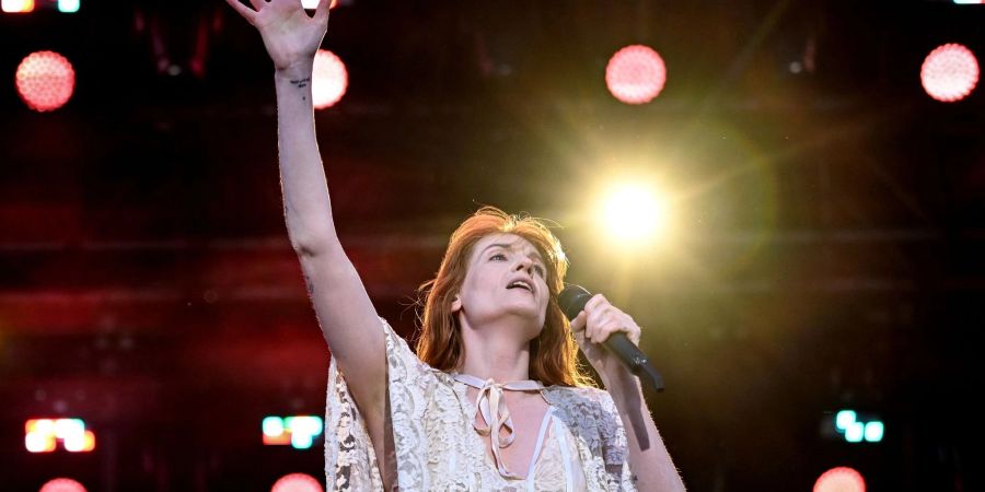 Die Sängerin Florence Welch von der britischen Band Florence + the Machine im Sommer beim Tempelhof-Sounds Festival in Berlin.