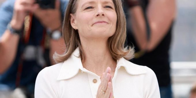 Bereits seit ihrer Kindheit steht Jodie Foster vor oder hinter der Kamera. Dabei gewann sie unter anderem zwei Oscars und behauptete sich im noch immer männlich dominierten Hollywood. Bereits seit ihrer Kindheit steht Jodie Foster vor oder hinter der Kamera. Dabei gewann sie unter anderem zwei Oscars und behauptete sich im noch immer männlich dominierten Hollywood.